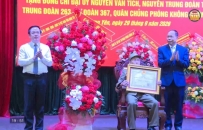 Trao tặng danh hiệu Anh h&ugrave;ng lực lượng vũ trang nh&acirc;n d&acirc;n