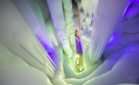 Chiêm ngưỡng vẻ đẹp kỳ ảo của động băng lớn nhất Trung Quốc