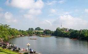 Hưng Yên: Đua thuyền trên hồ Bán Nguyệt mừng ngày Quốc khánh