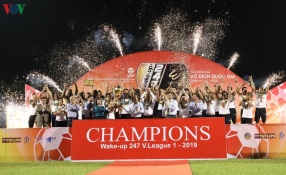 Khoảnh khắc đăng quang ngôi vô địch V-League 2019 của Hà Nội FC