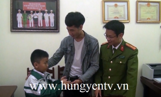 Một học sinh ở Văn Giang nhặt được 3 triệu đồng trả lại người bị mất