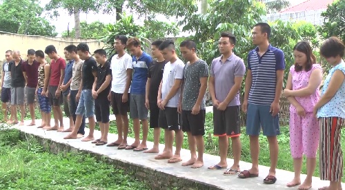 Mỹ Hào: Bắt quả tang 21 con bạc đang sát phạt, thu giữ gần 500 triệu đồng