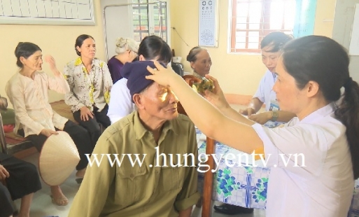 Hơn 1.500 người cao tuổi ở thành phố Hưng Yên được khám sàng lọc bệnh về mắt