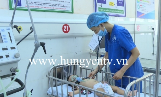 Cảnh báo tình trạng bố mẹ tự ý mua thuốc điều trị khiến trẻ bị suy hô hấp nặng
