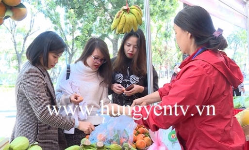 Hàng nghìn khách hàng đến với tuần lễ cam và nông sản Hưng Yên 2019