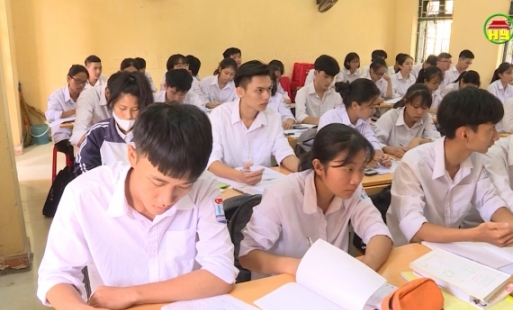 Điểm chuẩn đại học tăng cao, nhiều hướng xét tuyển cho các em học sinh.