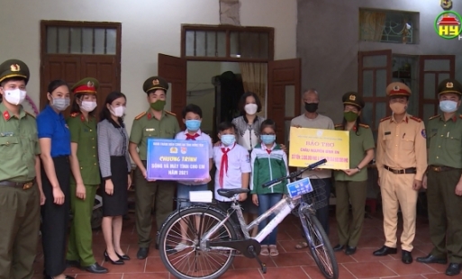 Đoàn thanh niên hưởng ứng chương trình “Sóng và máy tính cho em”