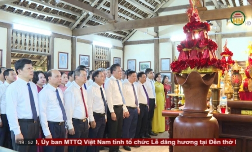 Dâng hương, dâng hoa trước thềm Đại hội đại biểu Đảng bộ tỉnh