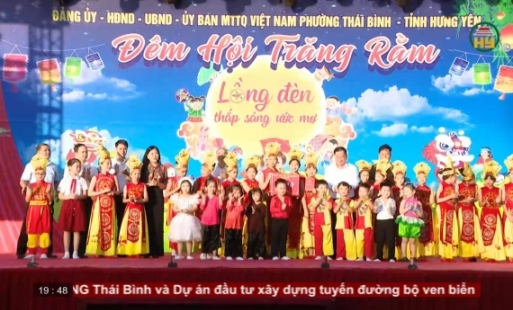 Tặng quà thiếu nhi nhân dịp Tết Trung thu