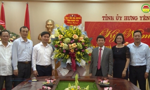 Phó Bí thư Tỉnh ủy chúc mừng Ngày Nhà giáo Việt Nam tại Trường Chính trị Nguyễn Văn Linh