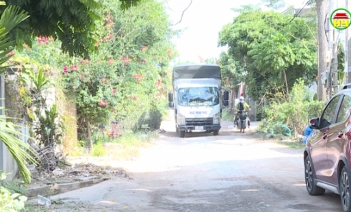 Người dân Tráng Vũ khổ vì đường xuống cấp