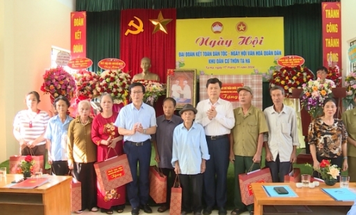 Phó Bí thư Thường trực Tỉnh ủy, Chủ tịch HĐND tỉnh dự Ngày hội Đại đoàn kết toàn dân tộc tại Khu dân cư Tạ Hạ