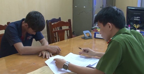 Bắt đối tượng tàng trữ trái phép chất ma túy, thu 1 súng  tự chế tại Văn Lâm