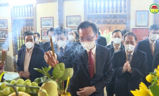 Lãnh đạo tỉnh dâng hương các di tích  lịch sử nhân kỷ niệm 190 năm thành lập tỉnh
