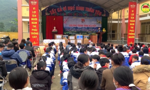 Tuổi trẻ Hưng Yên đem đông ấm đến vùng cao