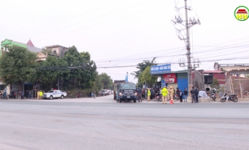 Xe mô tô va chạm xe tải làm một người tử vong 