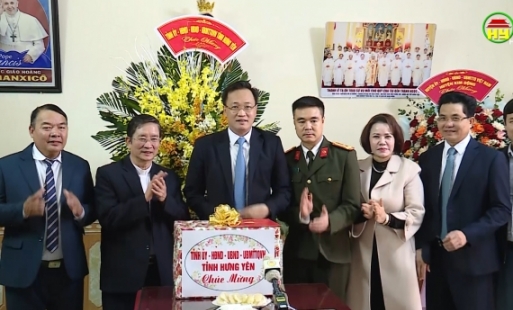 Bí thư Tỉnh ủy thăm, tặng quà Giáo xứ Ngọc Đồng