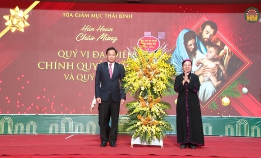 Tổng Giám mục Thái Bình gặp mặt lãnh đạo tỉnh Hưng Yên và Thái Bình