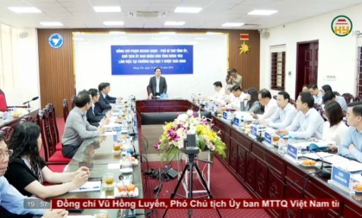 Chủ tịch UBND tỉnh làm việc với một số trường học và bệnh viện