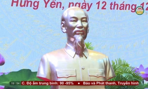 Trao tặng tượng chân dung Chủ tịch Hồ Chí Minh