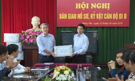 Hưng Yên bàn giao hồ sơ, kỷ vật cán bộ đi B cho các huyện, thành phố
