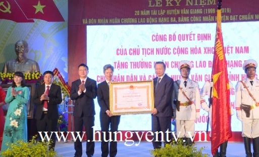 Văn Giang kỷ niệm 20 năm tái lập huyện và đón bằng công nhận huyện nông thôn mới