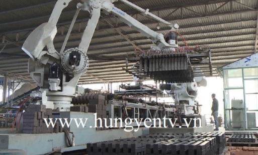 Robot sản xuất gạch đã có ở Hưng Yên