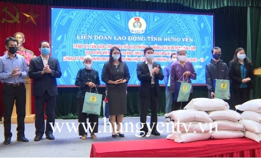 Tặng gạo cho huyện Văn Lâm, Yên Mỹ và thị xã Mỹ Hào