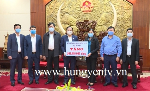 Thứ trưởng Bộ Y tế Đỗ Xuân Tuyên kiểm tra công tác phòng, chống dịch Covid- 19 tại Hưng Yên