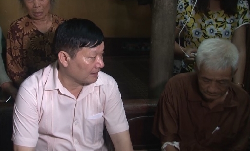 Chủ tịch UBND tỉnh thăm hỏi và hỗ trợ gia đình nạn nhân  trong vụ án giết người tại thành phố Hưng Yên