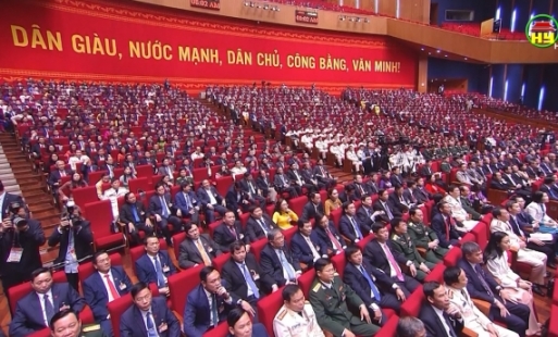 Các Đại biểu thảo luận tại hội trường, góp ý dự thảo văn kiện