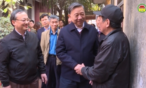 Đại tướng Tô Lâm tặng quà tết tại tỉnh Hưng Yên