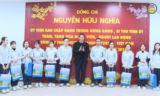 Đồng chí Bí thư Tỉnh uỷ Hưng Yên tặng quà Tết cho công nhân, người lao động