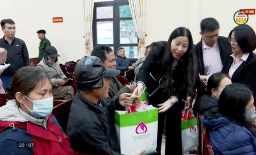 Chăm lo Tết cho người nghèo, hộ khó khăn