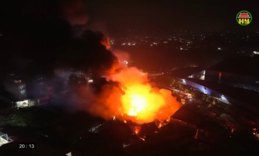 Nhiều nhà xưởng bị cháy trong đêm