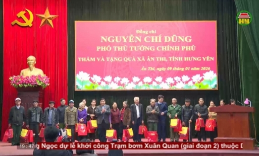 Phó Thủ tướng Chính phủ thăm, tặng quà tại Hưng Yên