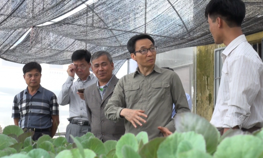Phó thủ tướng Vũ Đức Đam kiểm tra vệ sinh an toàn thực phẩm tại Hưng Yên