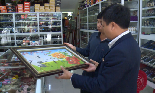 Phù Cừ nhiều lao động nhận thêu tranh bị lừa tiền