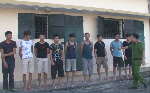 Bắt quả tang hàng chục con bạc đang sát phạt tại Khoái Châu