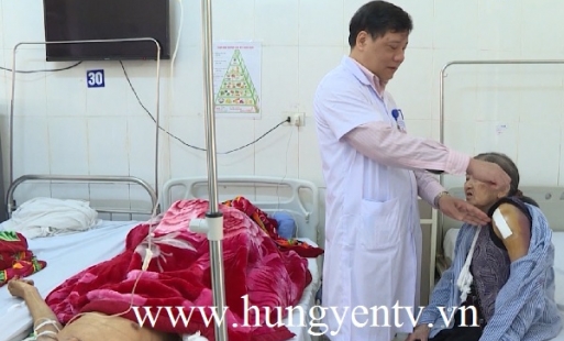 Bệnh viện Đa khoa Hưng Yên phẫu thuật thay khớp vai thành công cho cụ bà 85 tuổi