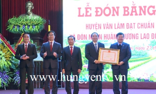 Văn Lâm đón Bằng công nhận huyện đạt chuẩn nông thôn mới