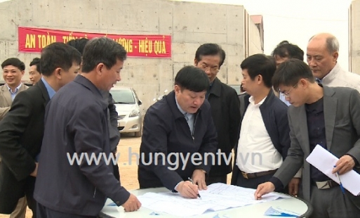 Chủ tịch UBND tỉnh kiểm tra dự án đầu tư xây dựng nâng cấp đê tả sông Luộc kéo dài