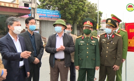 Đồng chí Bí thư Tỉnh ủy Đỗ Tiến Sỹ kiểm tra chốt kiểm soát phòng, chống dịch Covid-19 tại huyện Phù Cừ