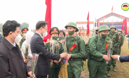 Huyện Khoái Châu tổ chức lễ giao nhận quân năm 2022