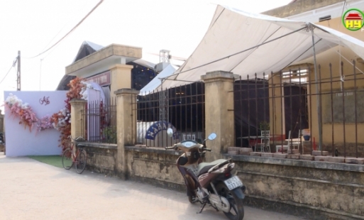 Đám cưới tại nhà văn hóa thôn, vừa tiện vừa tránh ảnh hưởng đến giao thông