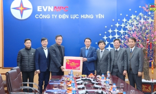 Đồng chí Bí thư Tỉnh uỷ Hưng Yên kiểm tra  một số đơn vị trực Tết