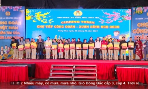 Ấm áp nghĩa tình chợ Tết công đoàn