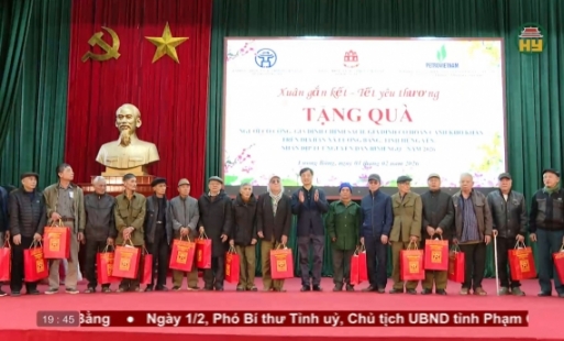 Bí thư Thành ủy Hà Nội tặng quà Tết