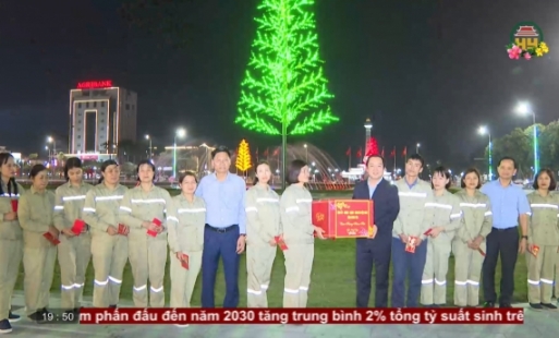 Chủ tịch UBND tỉnh động viên các đơn vị trực Tết