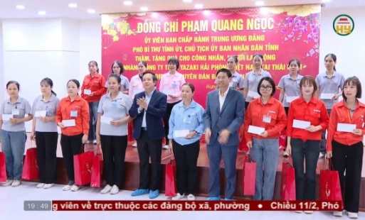 Chủ tịch UBND tỉnh thăm, tặng quà Tết
